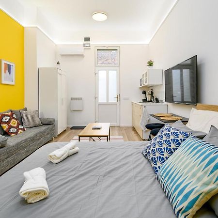 Stylish Yellow Suite In The Heart Of Boedapest Buitenkant foto