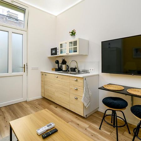 Stylish Yellow Suite In The Heart Of Boedapest Buitenkant foto