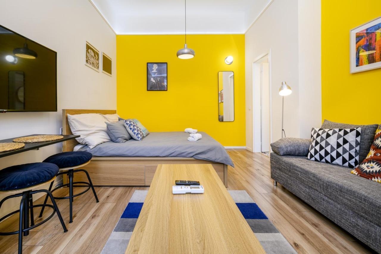 Stylish Yellow Suite In The Heart Of Boedapest Buitenkant foto