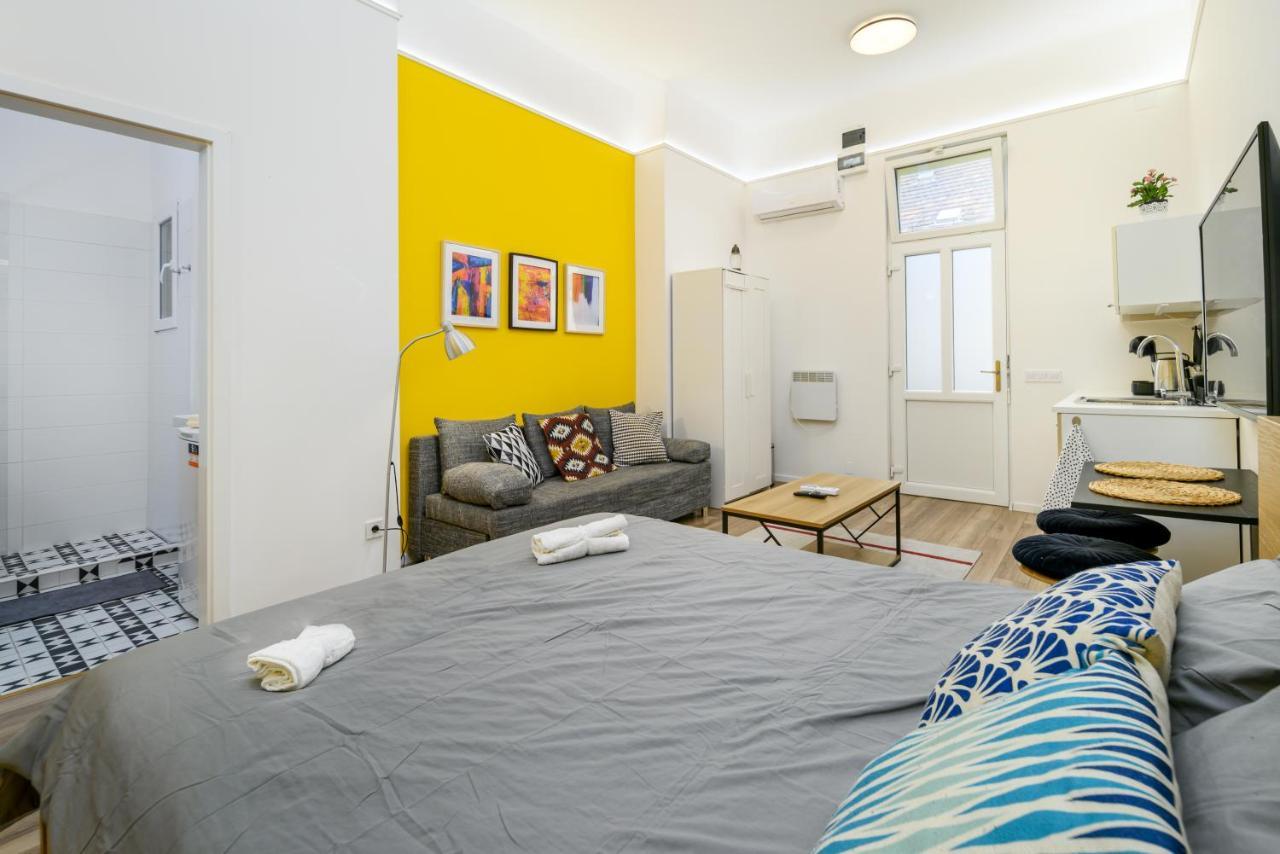 Stylish Yellow Suite In The Heart Of Boedapest Buitenkant foto