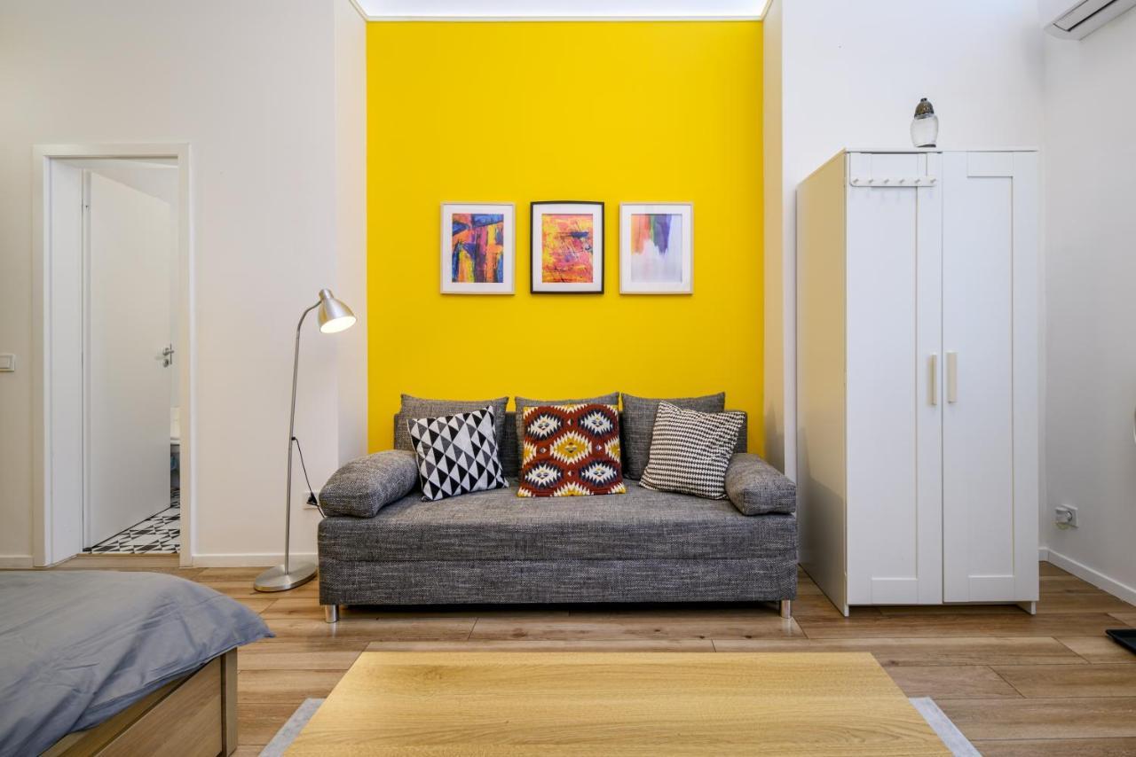 Stylish Yellow Suite In The Heart Of Boedapest Buitenkant foto