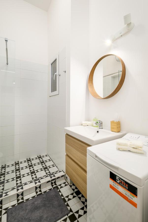 Stylish Yellow Suite In The Heart Of Boedapest Buitenkant foto