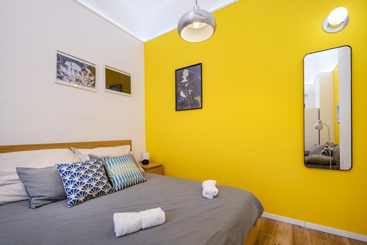 Stylish Yellow Suite In The Heart Of Boedapest Buitenkant foto